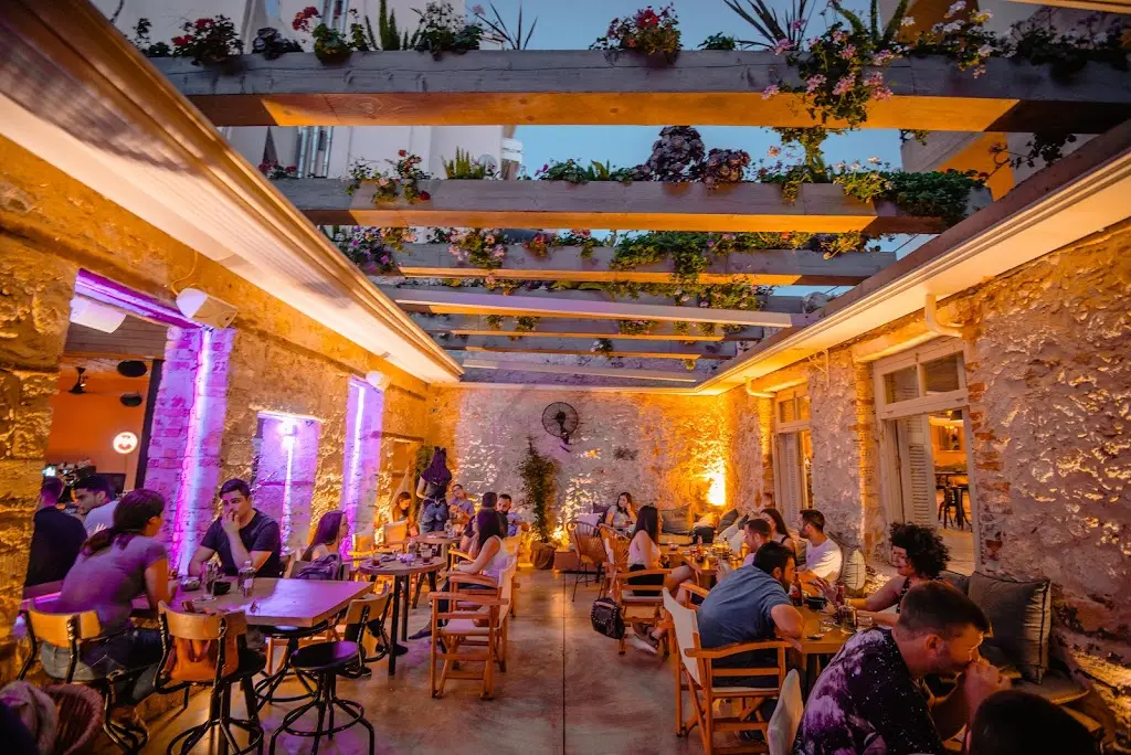Xalavro Open Bar Restaurant in Irákleion