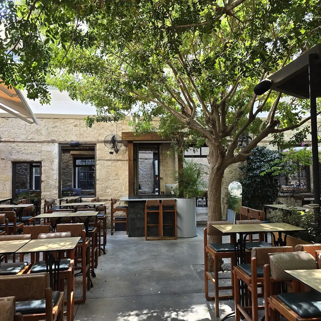 Xalavro Open Bar_Irákleion_slider_image_3