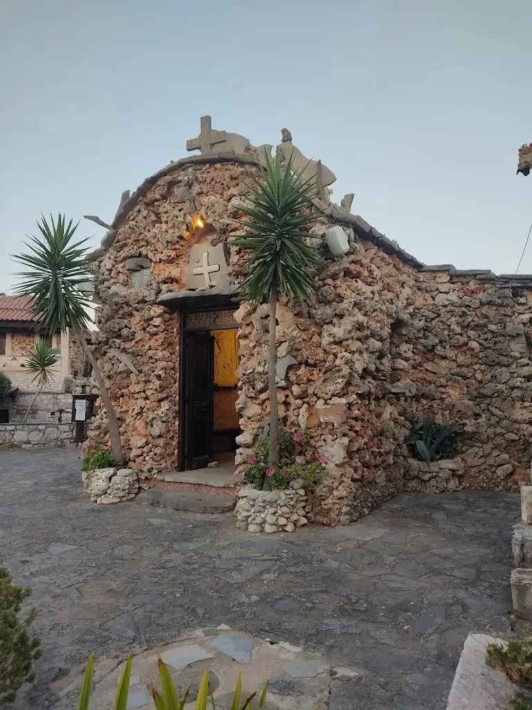 Zoi Anastasa_Koumos_Kalýves_review