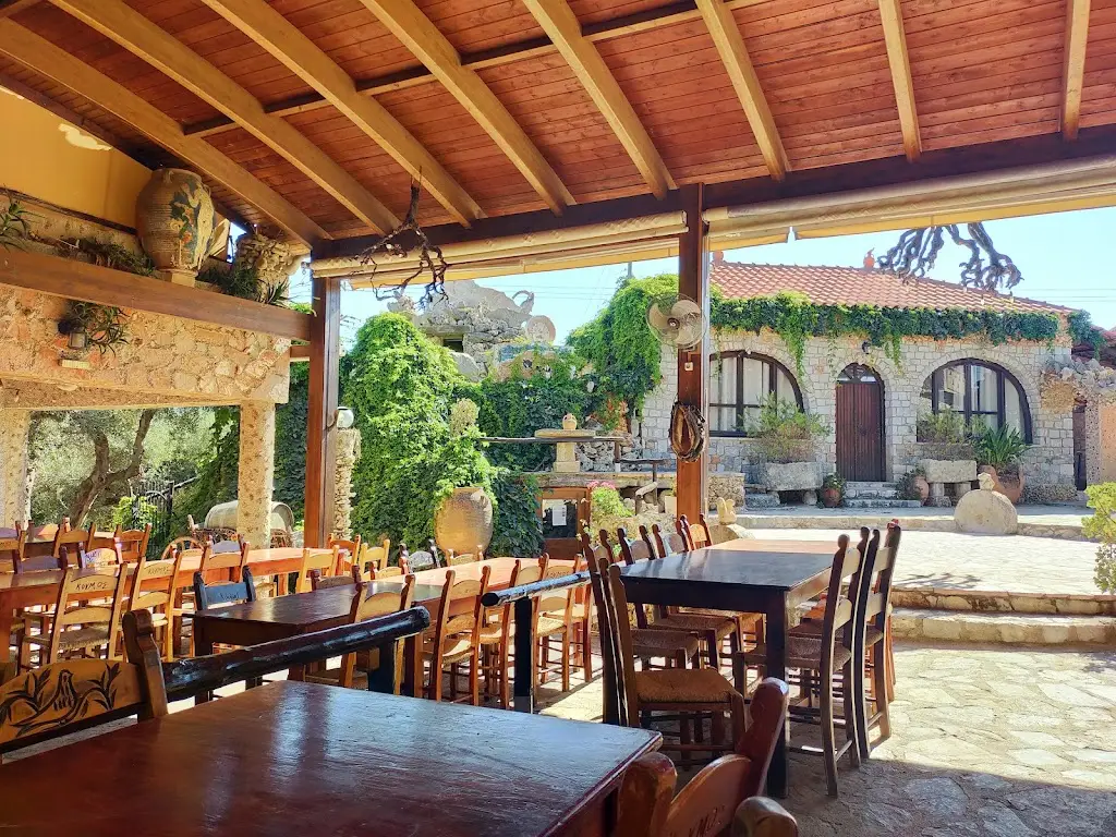 Yoyo Tang_Koumos_Kalýves_review