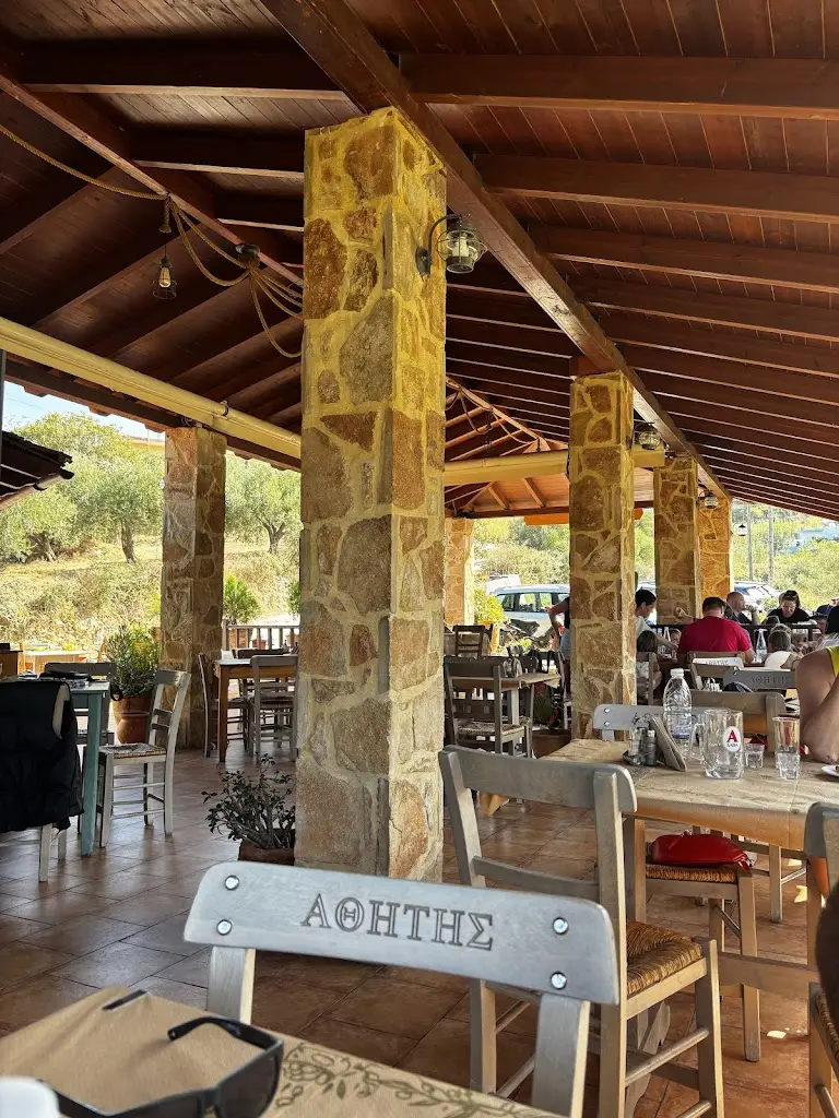 Taverna Athitis_Georgioupolis_slider_image_3