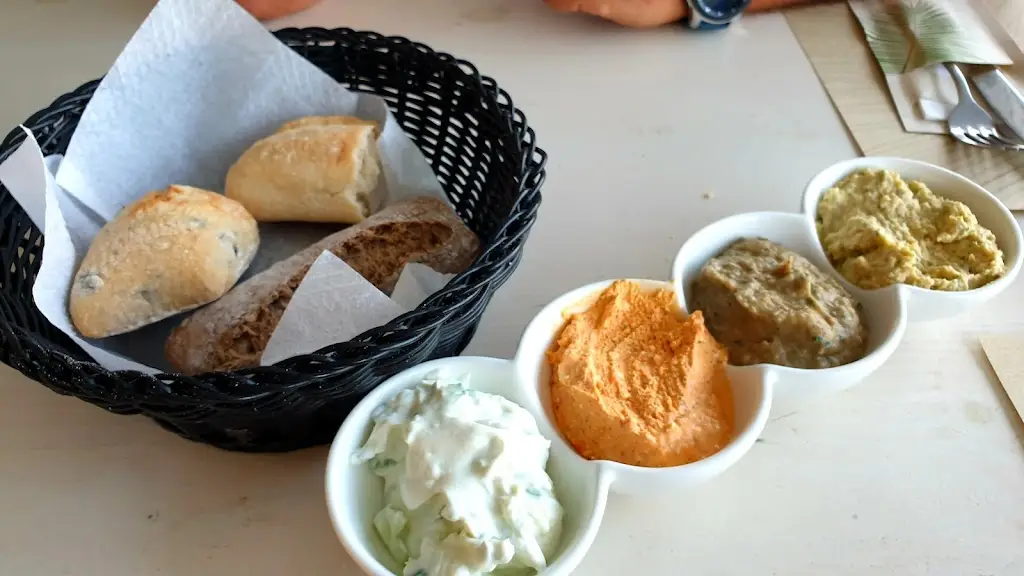 Empie B_GB Rooftop Food Lounge_Georgioupolis_review