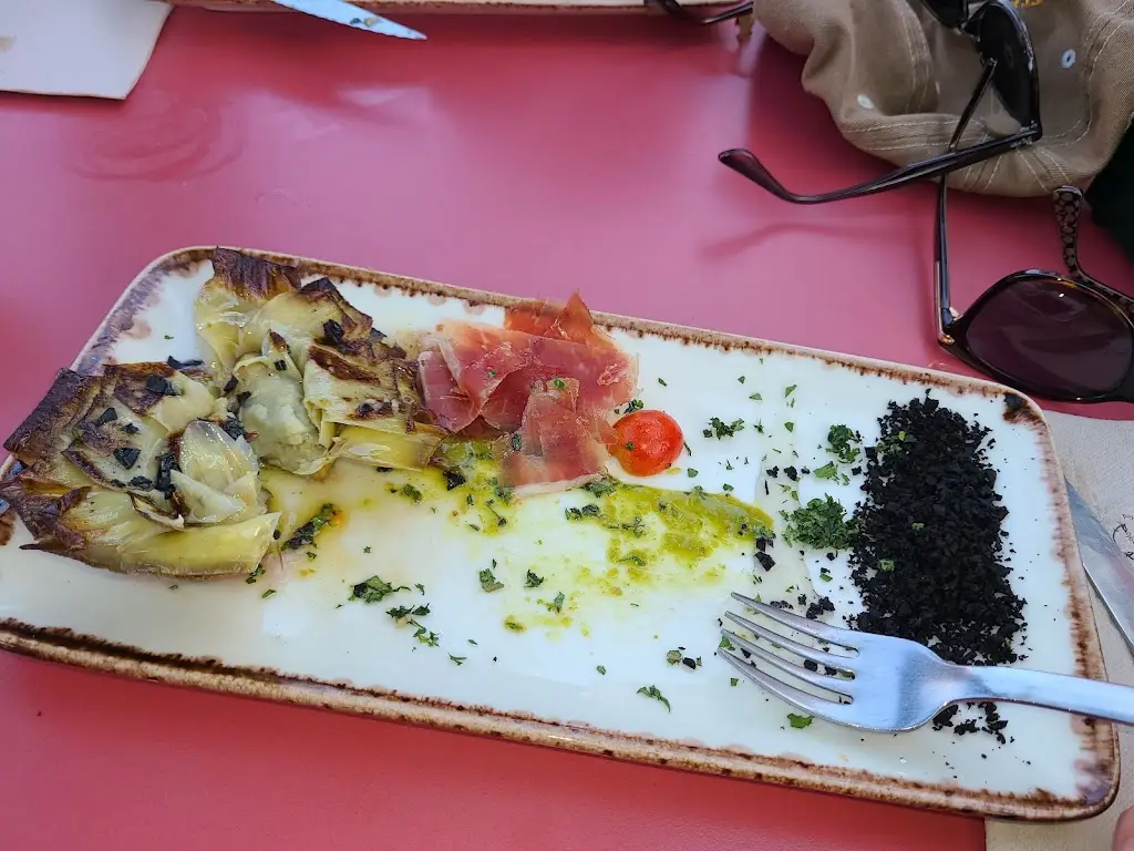 Katja Kuu_Mythos taverna_Georgioupolis_review