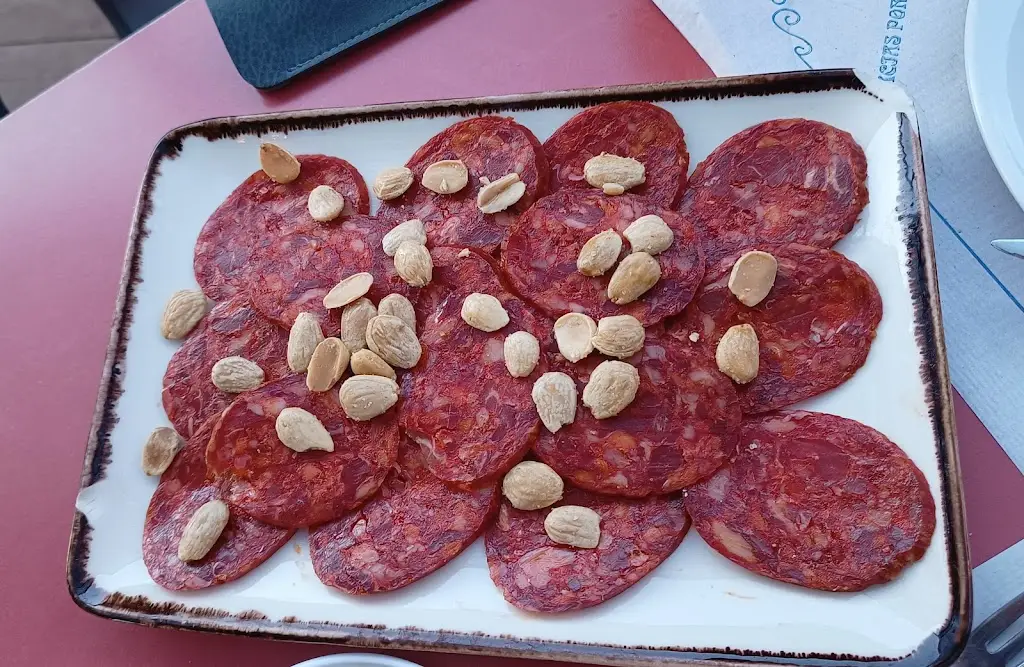 Maarja Konrad_Mythos taverna_Georgioupolis_review