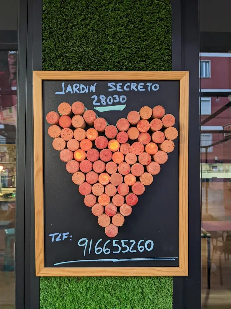 Thomas Delemarre_Mythos taverna_Georgioupolis_review