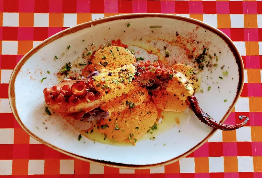 Mythos taverna_Georgioupolis_slider_image_3