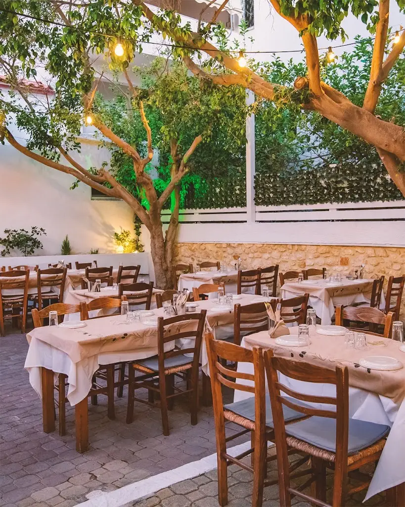 Μπακαλόγατος Restaurant in Ierápetra