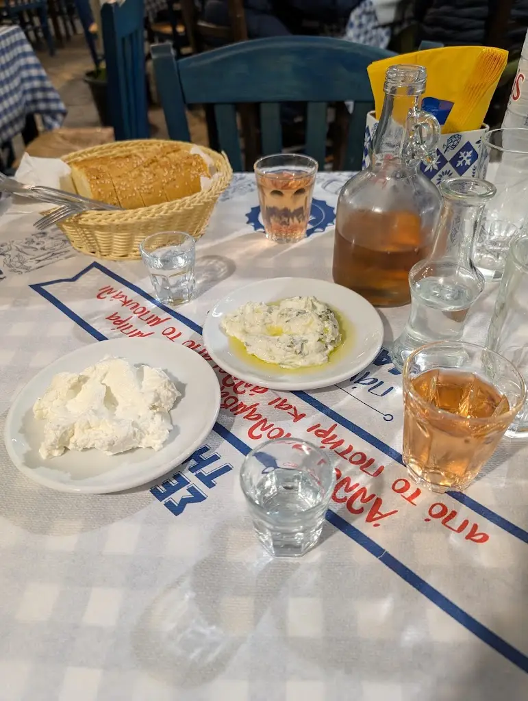 Christian Chelu_Ταβέρνα Τό Κονάκι_Ierápetra_reseña