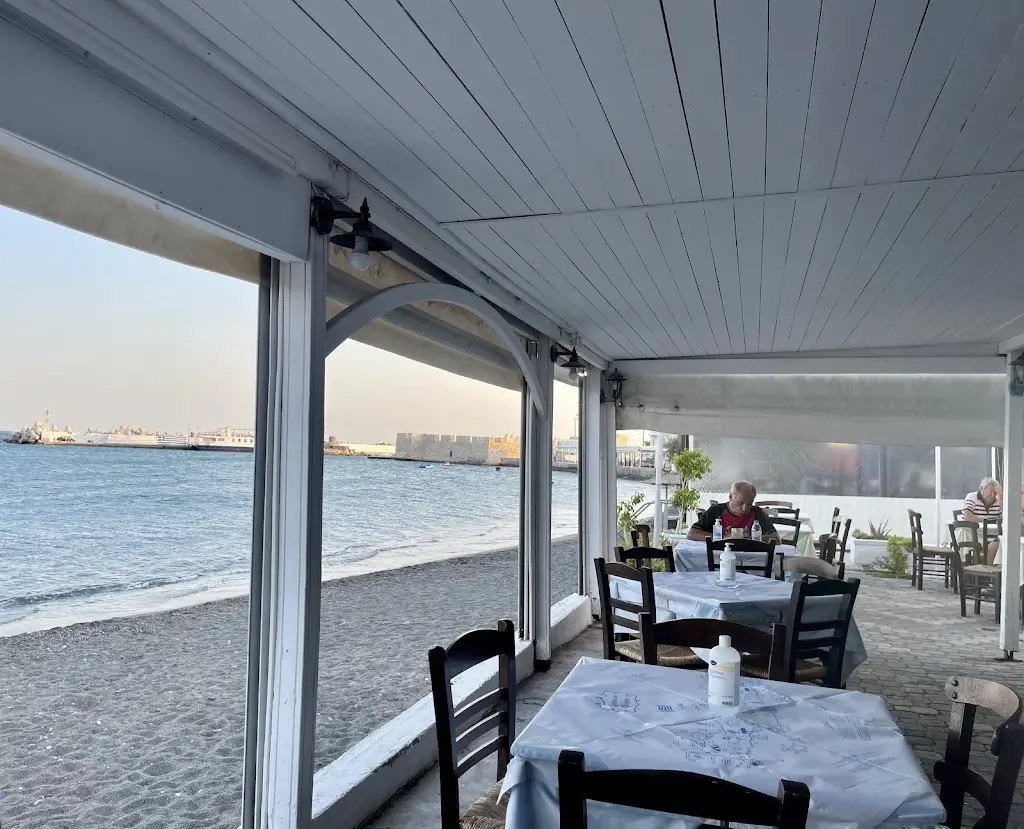 Nhung Le_Ταβέρνα Τό Κονάκι_Ierápetra_reseña