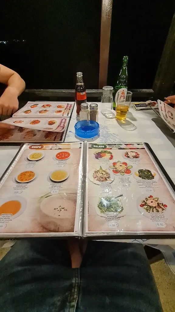 Kristijan Županić_Ταβέρνα Τό Κονάκι_Ierápetra_reseña