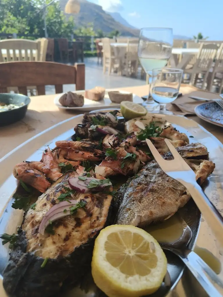 Radosław Frączek_Taverna Stimadoris_Kíssamos_Bewertung