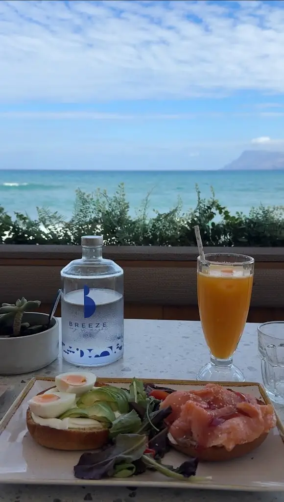 Azada Yusifzada_Breeze Café & Bar Kissamos_Kastélli_review