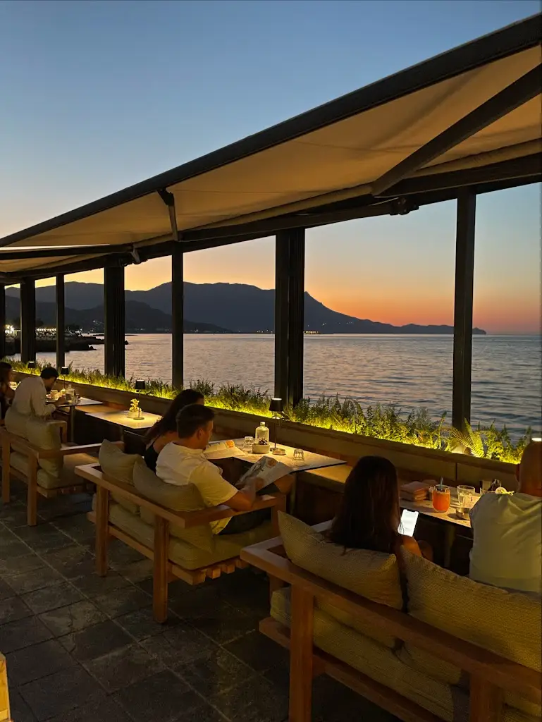 Breeze Café & Bar Kissamos Restaurant in Kastélli