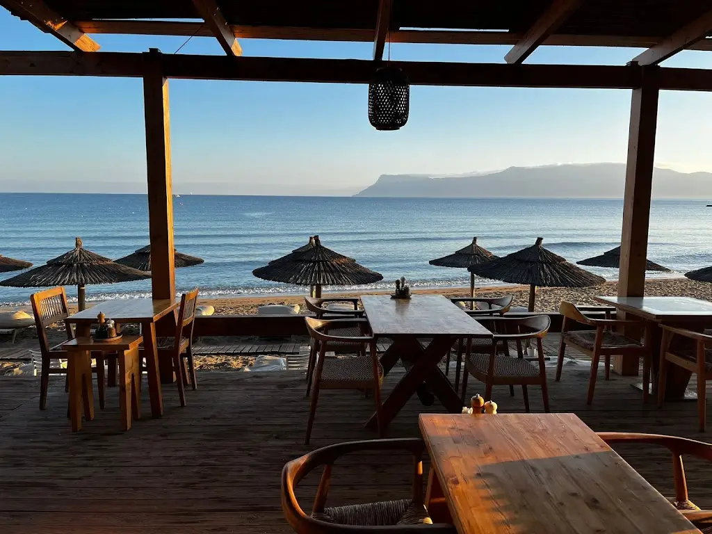 Molos Beach Restaurant Bar_Kastélli_slider_image_3