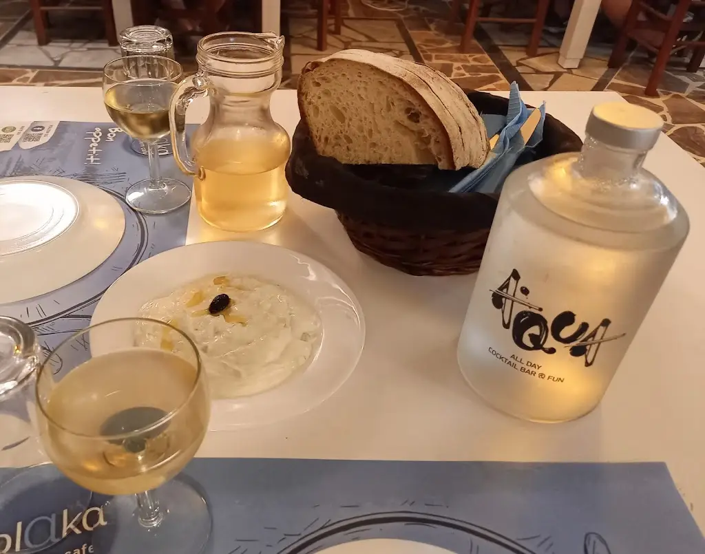 Valentina Monaco_Plaka beach restaurant_Kastélli_review