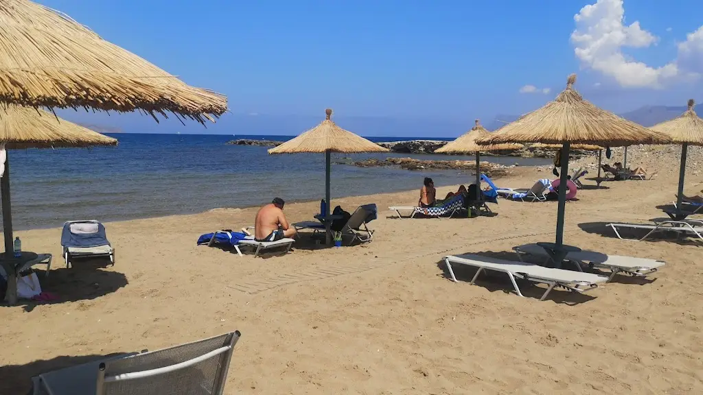 DJ Tomek_Plaka beach restaurant_Kastélli_review