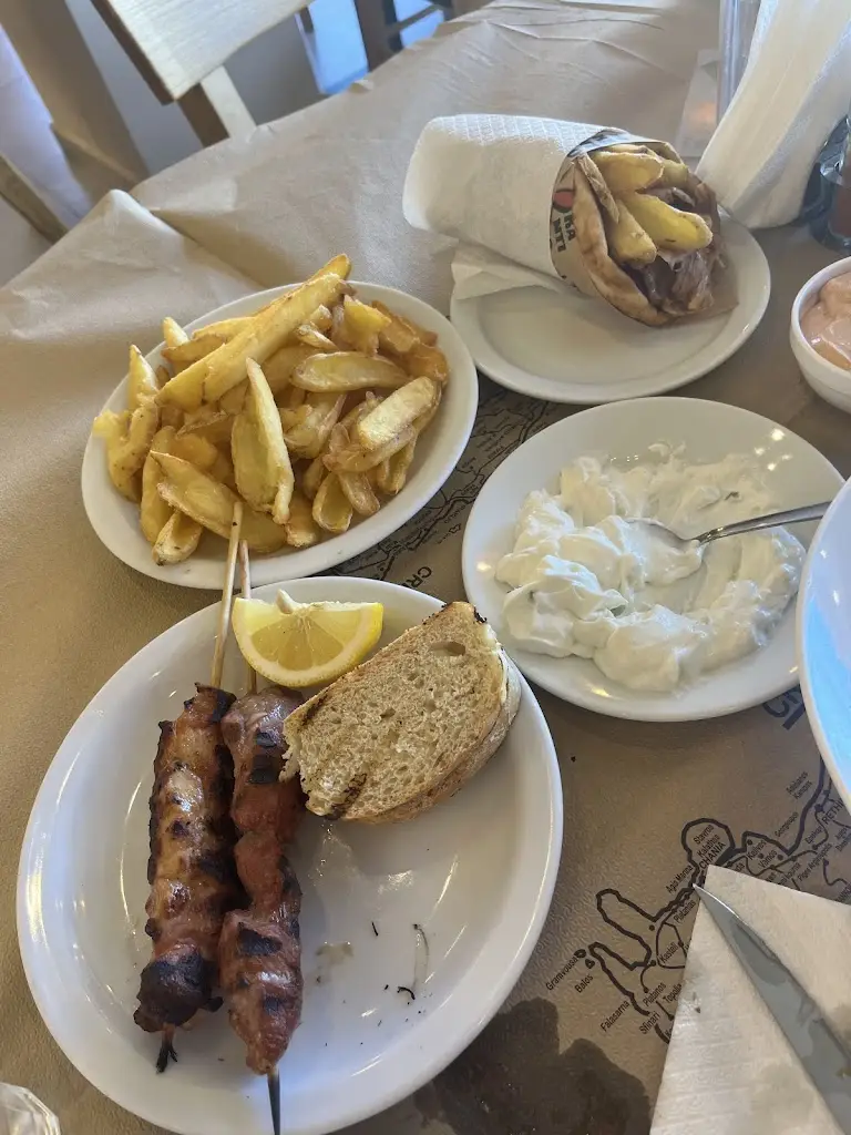 G M_Pikantiko_Kastélli_review