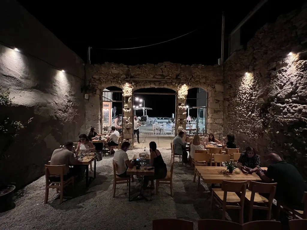 Kouzoumama_Kastélli_slider_image_1