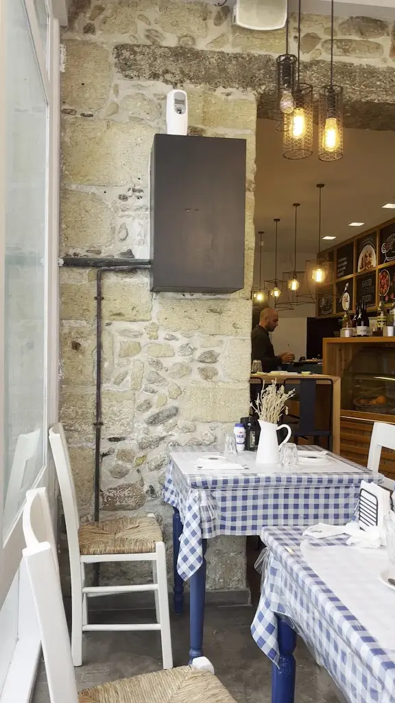 Kouzoumama_Kastélli_slider_image_2