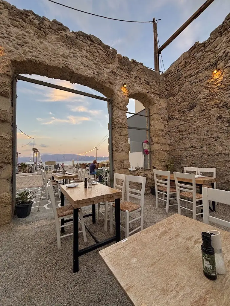 Kouzoumama_Kastélli_slider_image_3