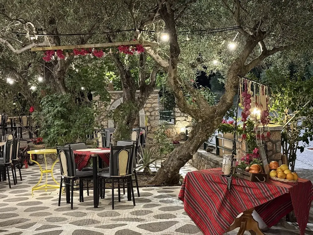 Taverna PARADISOS Restaurant in Kritsá