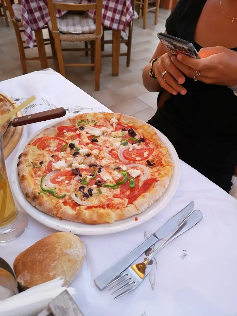 Menü_Ideal Restaurant - Pizzeria_Kokkíni Cháni_Bild_7