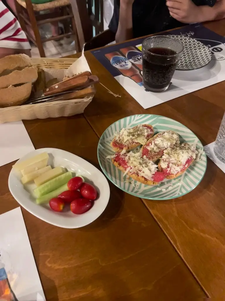 D G_Μεζετζίδικον Βογιατζής_Kokkíni Cháni_review