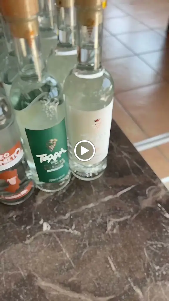 Μεζετζίδικον Βογιατζής_Kokkíni Cháni_slider_image_2