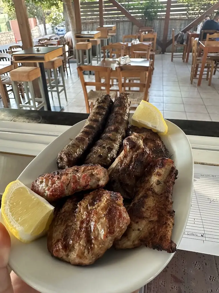 Μεζετζίδικον Βογιατζής_Kokkíni Cháni_slider_image_3