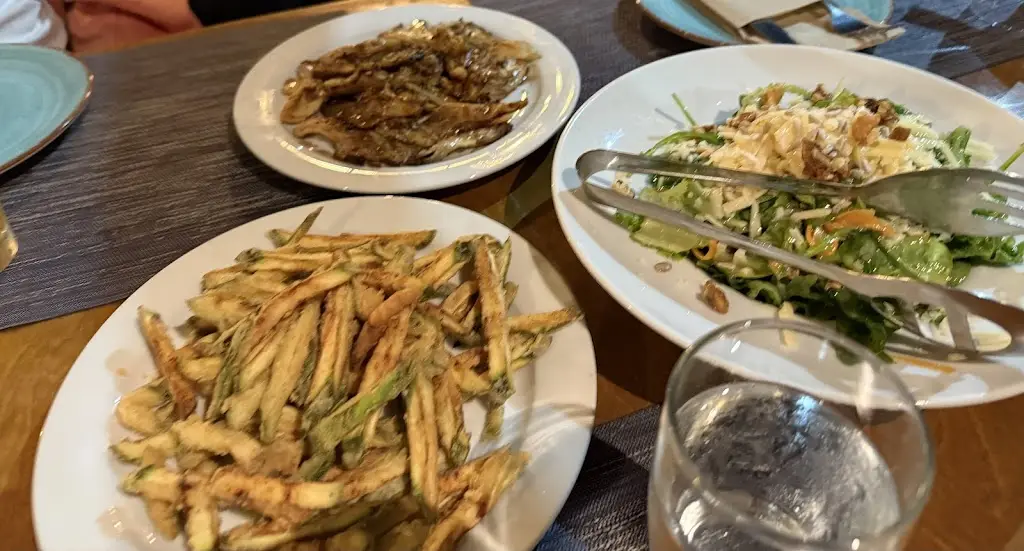 Sophie_Taverna Pratsínis_Kokkíni Cháni_reseña