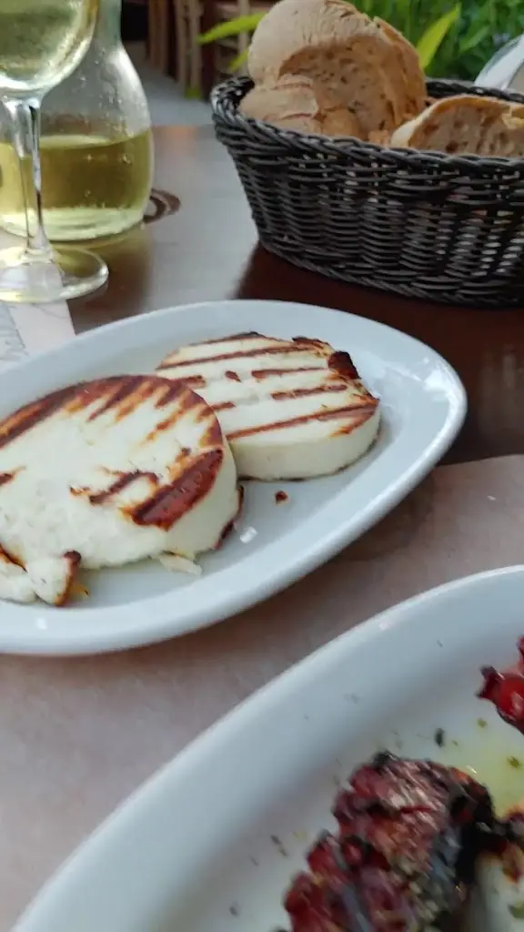 Taverna Pratsínis_Kokkíni Cháni_slider_image_2