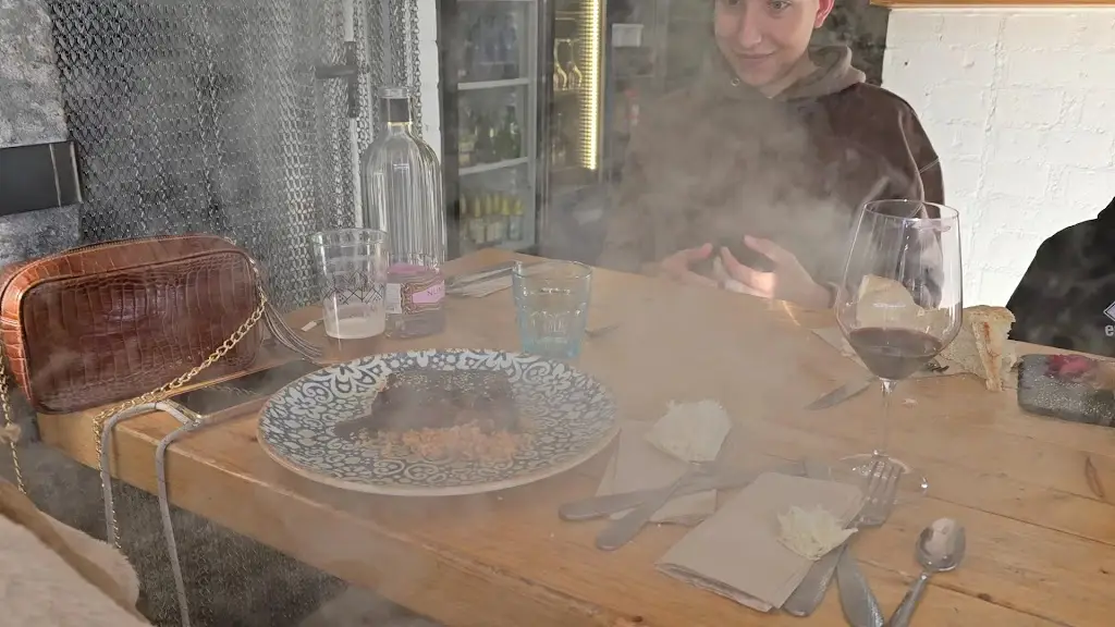 Taverna Tzo_Kokkíni Cháni_slider_image_2