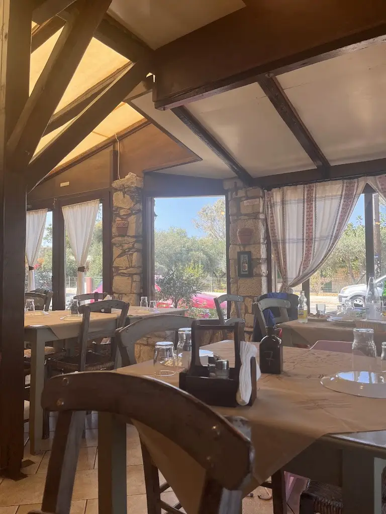 Ξερολιθιά & Ελιά_Kokkíni Cháni_slider_image_3