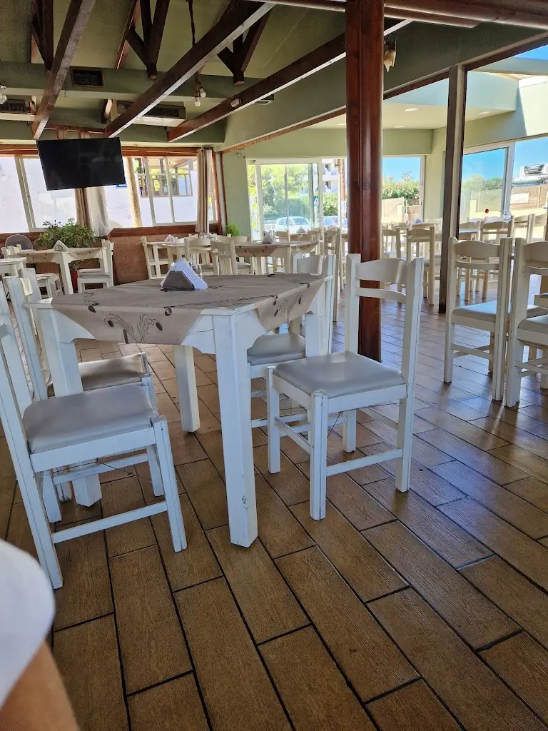 Pentanostimo_Kokkíni Cháni_slider_image_2