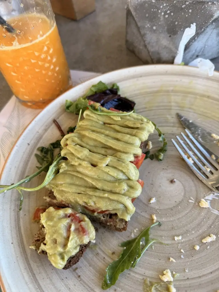 Alina Czerw_MILOS seaside cafe restaurant_Kolympári_Bewertung