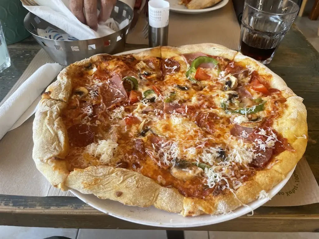 Robert Cristian Oprisa_Freshness Lunch Cafe_Kolympári_Bewertung