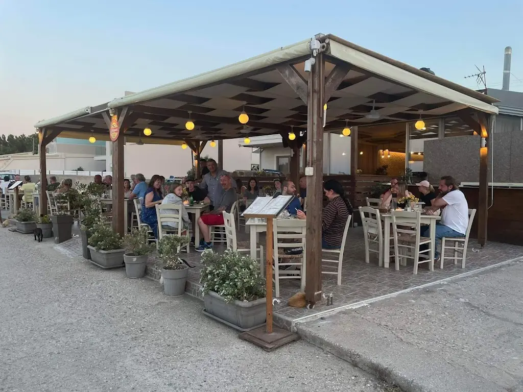 Peinakothiki Kolympari Restaurant in Kolympári