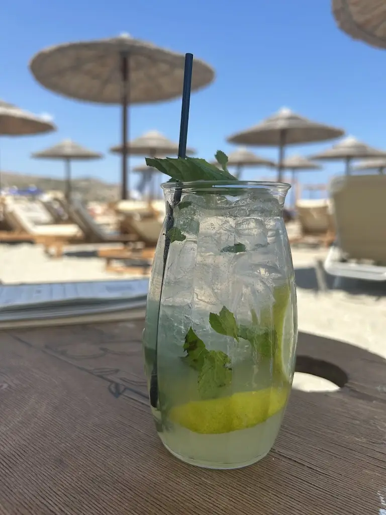 Nicola Soltowska_En Elladi_Kolympári_review