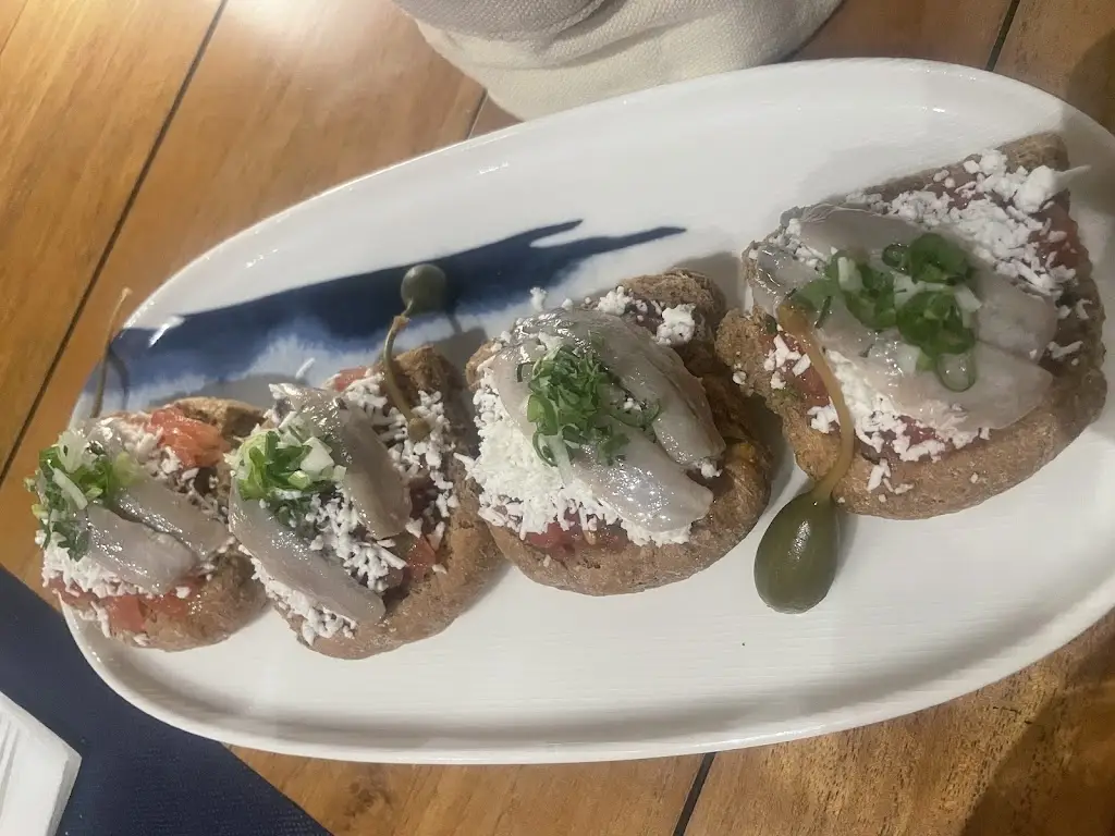 Nini Tsiskadze_Avra Seaside Bar & Restaurant_Kolympári_avis