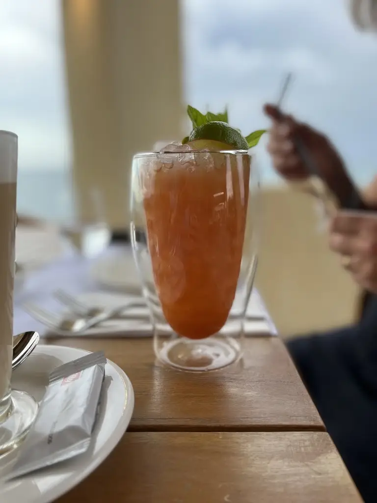 Daniel Henrick_Avra Seaside Bar & Restaurant_Kolympári_avis