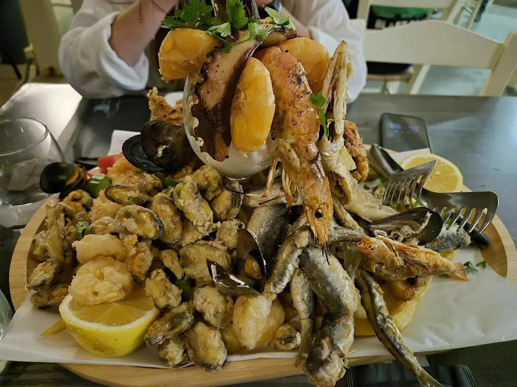 Marcin Szubielski_Εδέμ_Kolympári_review