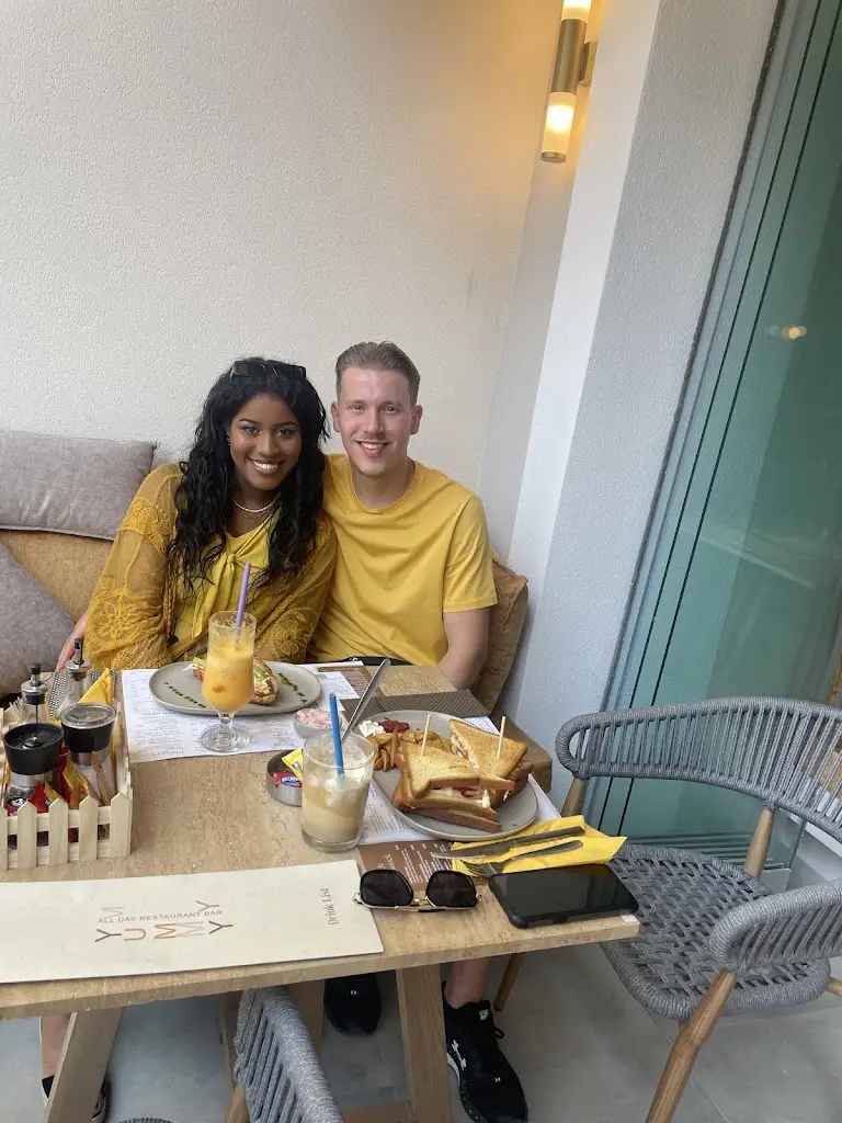 Roselyn_Yummy All Day Restaurant Bar_Limín Khersonísou_Bewertung