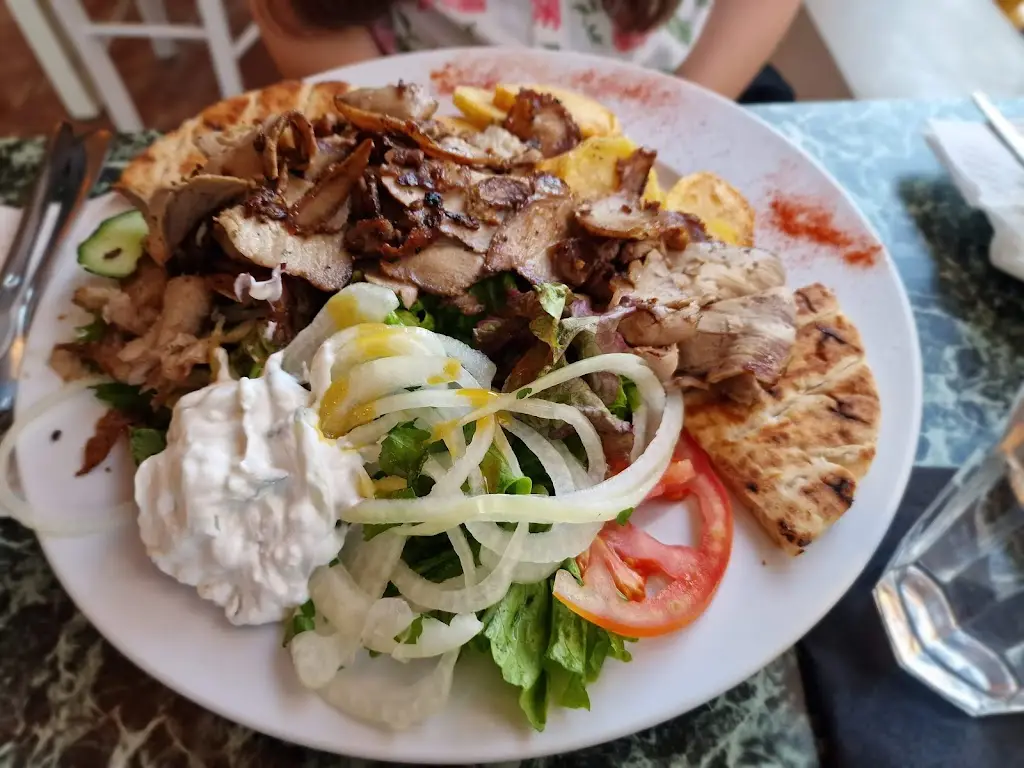 Alexandru Zaharia_Greek restaurant 'Mythos