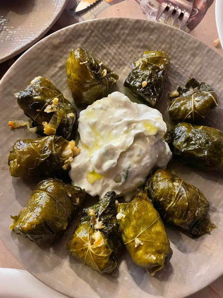 Nicolò Nuca_I Avli tis Pareas_Limín Khersonísou_recensione