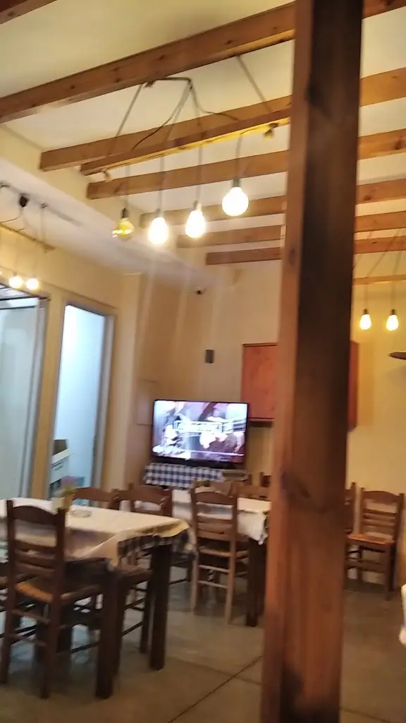 I Avli tis Pareas_Limín Khersonísou_slider_image_2