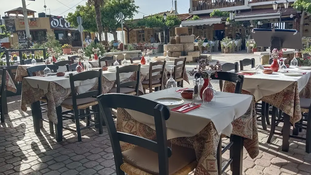 Taverna Harakas_Limín Khersonísou_slider_image_1