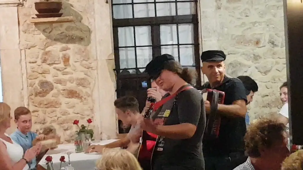 Taverna Harakas_Limín Khersonísou_slider_image_2