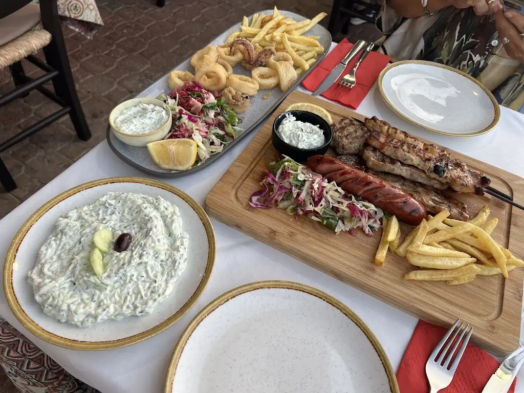 Taverna Harakas_Limín Khersonísou_slider_image_3