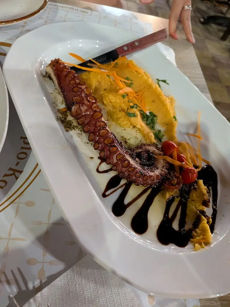 Karyna Azarian_Areston Taverna_Limín Khersonísou_review