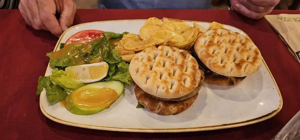 Andrette Oakes_OLIVA Cretan Authentic Cuisine_Mália_Bewertung